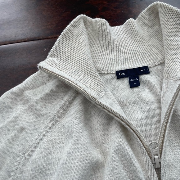 Gap Full-Zip, Lightweight, Off-White Sweater - Picture 3 of 8
